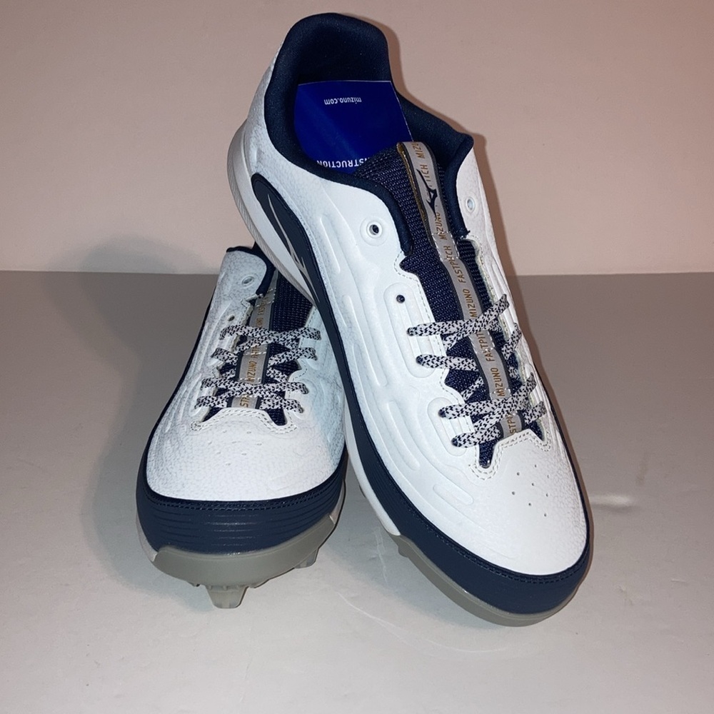 NIB Mizuno Finch Elite 6, Women’s Softball Cleats, Size 10